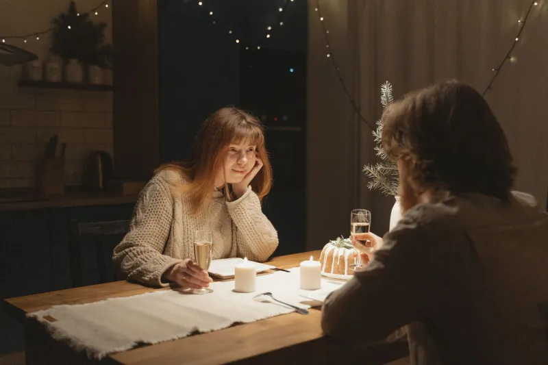 Del pensamiento a la realidad: cómo llevar vuestras fantasías de pareja del papel a la cama